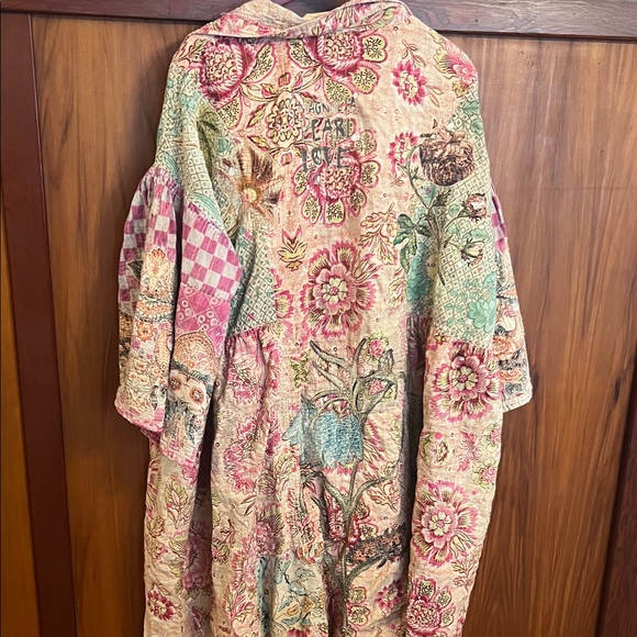 Magnolia Pearl Multicolor Floral Robe - Picture 6 of 6